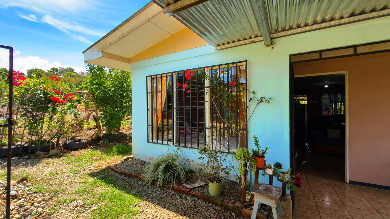 RURAL HOME IN PEACEFUL ENVIRONMENT AT PLAYA VERDE, SANTA ELENA 206 SQM LOT - Gallery image 4
