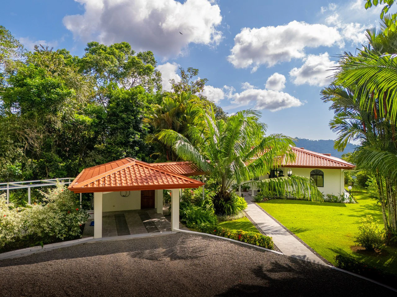 Villa Allamanda: Privacy Galore, Ocean, Jungle and Mountain Views - Gallery image 8