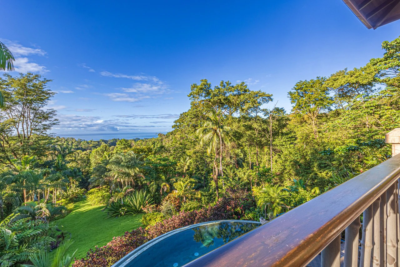 Luxurious Coastal Retreat with Ocean Views in Uvita, Costa Rica - Gallery image 4