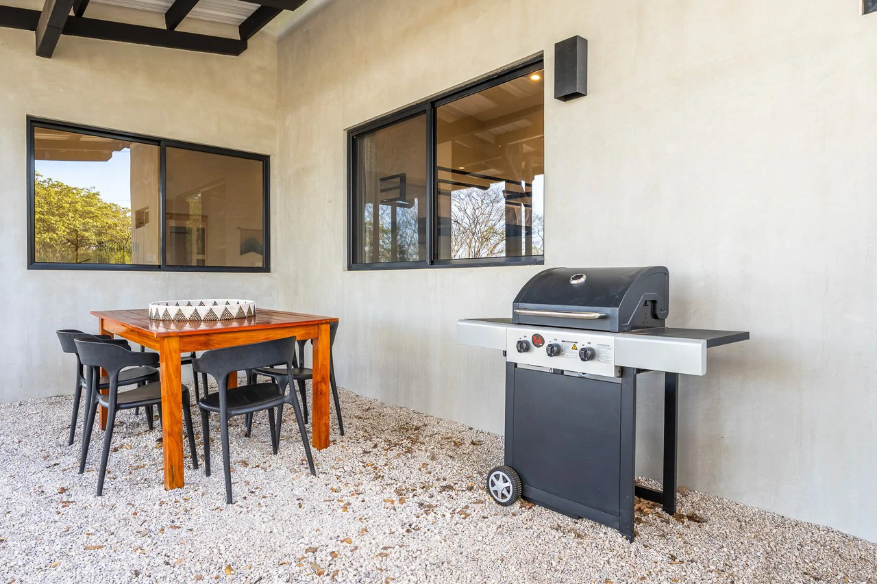 Casa Serena: Modern Villa with Pool and Guest House - Gallery image 6