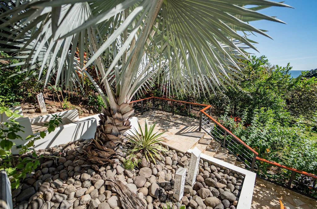 Casa Que Pasa: Exquisite Contemporary Hillside Home in a 1.6-acre Property Overlooking The Pacific Ocean - Enjoy Coastal Living in a Prime Location - Gallery image 33