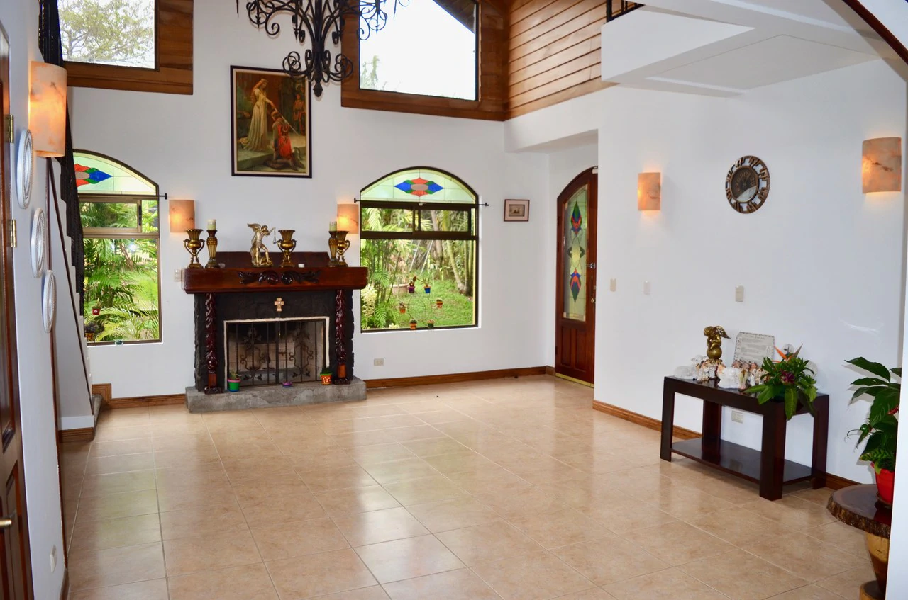 MOUNTAIN PROPERTY WITH VIEW AND 3 HOUSES - Gallery image 9
