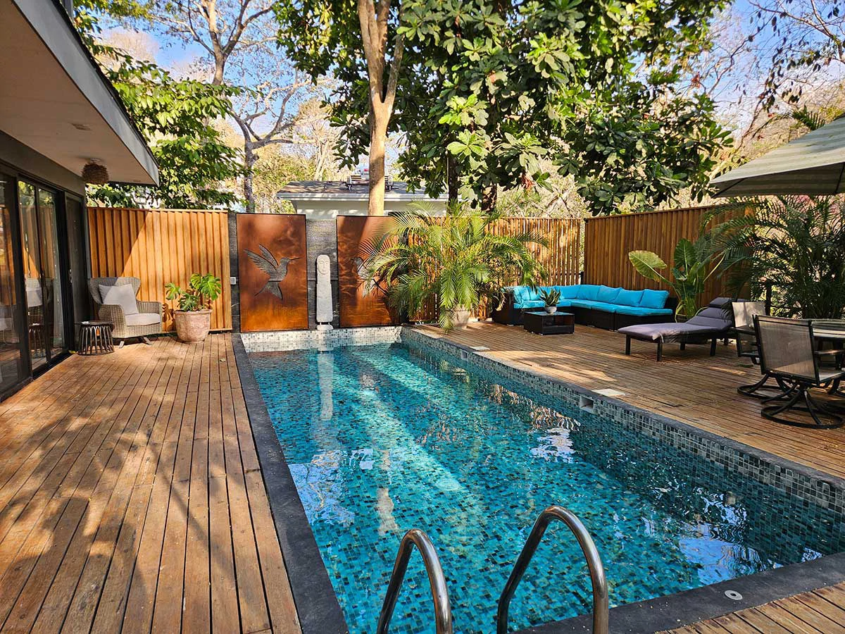 ID 4171: Modern Tropical: Luxury Retreat with Saltwater Pool in Bellevue