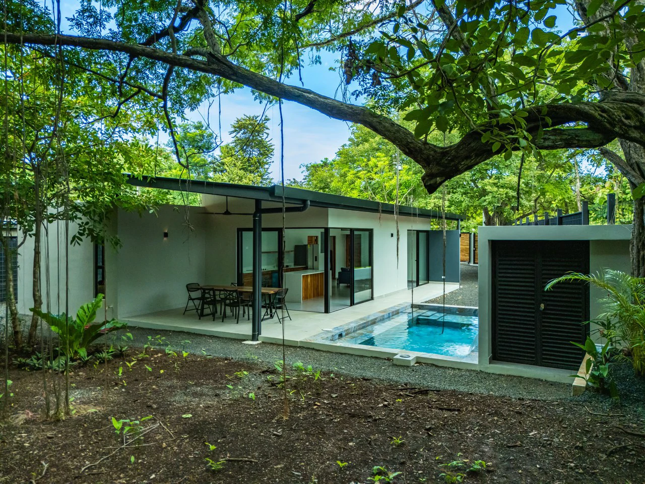 Casa Corteza: 3BR Contemporary Home With Pool