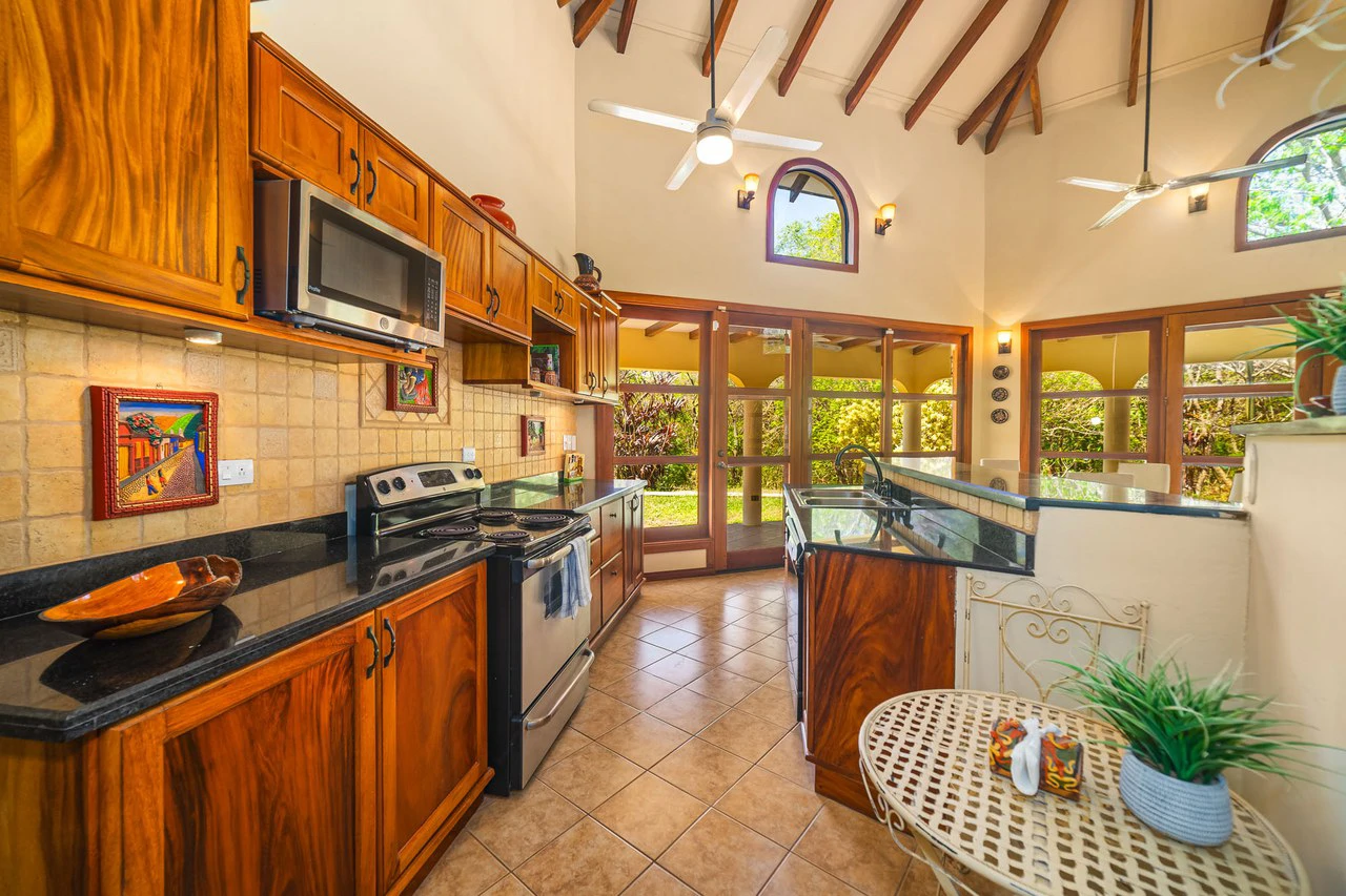 Tierra Pacifica #74: Elegant 4BR Retreat in Gated Community - Gallery image 10