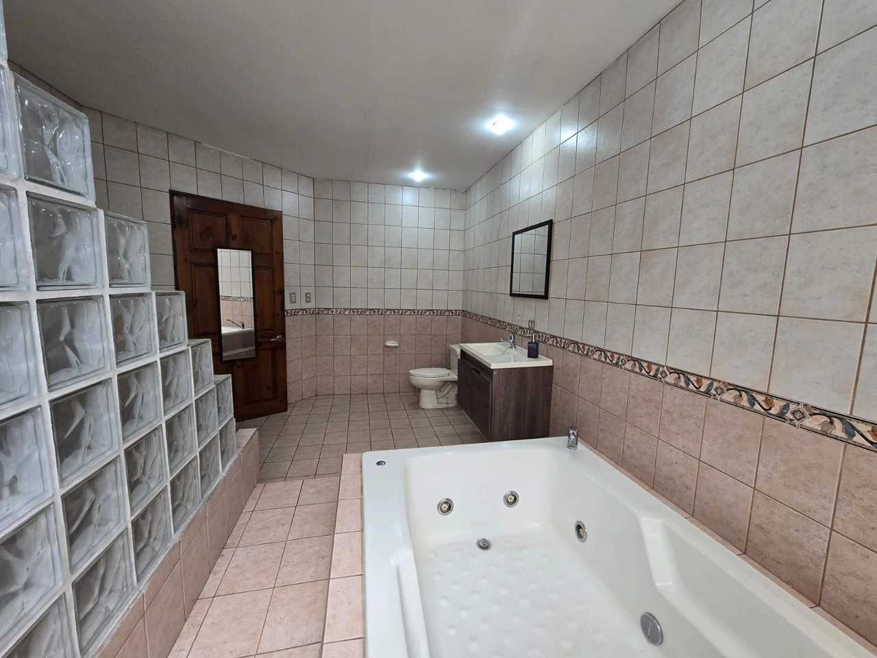 LARGE HOUSE FOR SALE IN MERCEDES NORTE, HEREDIA - Gallery image 44