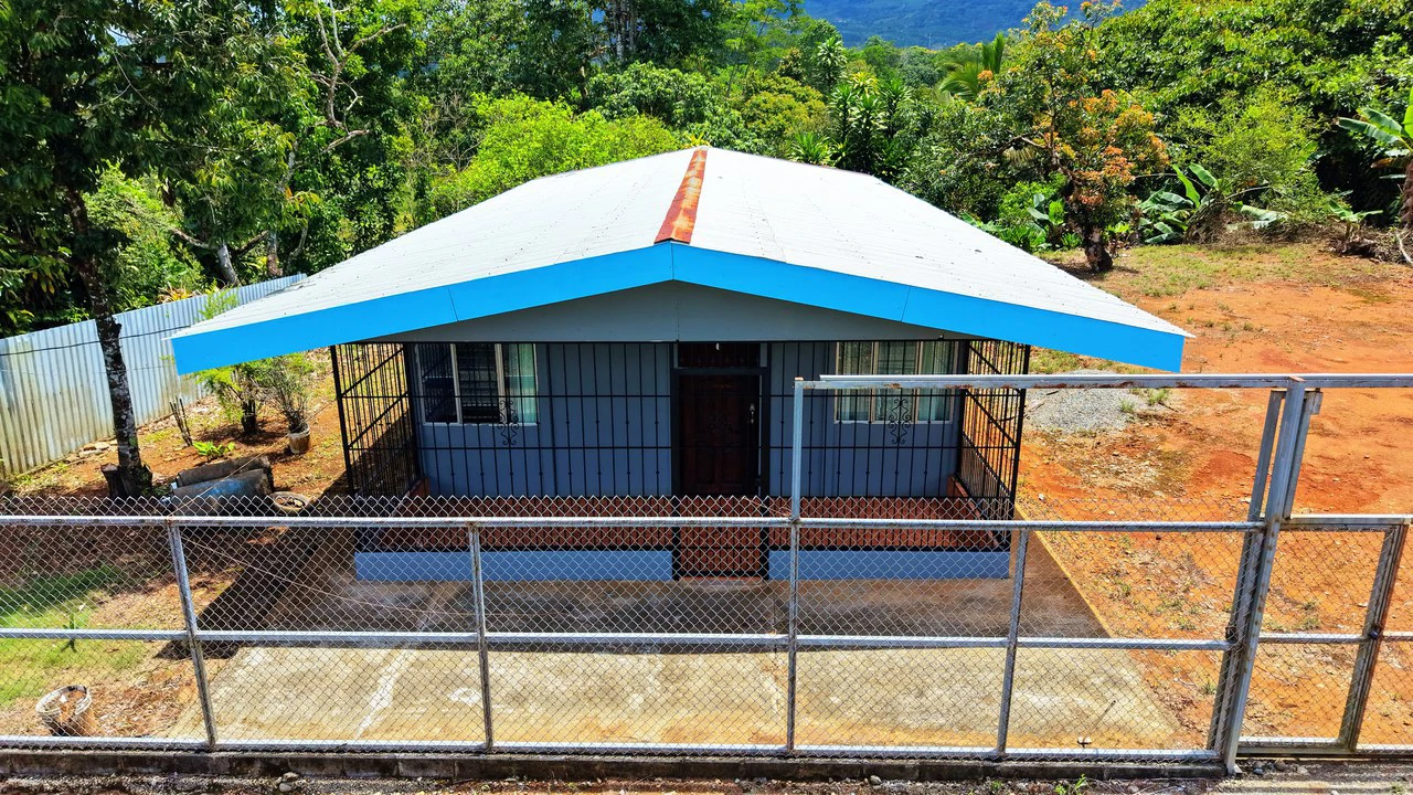Countryside House For Sale in San Pedro
