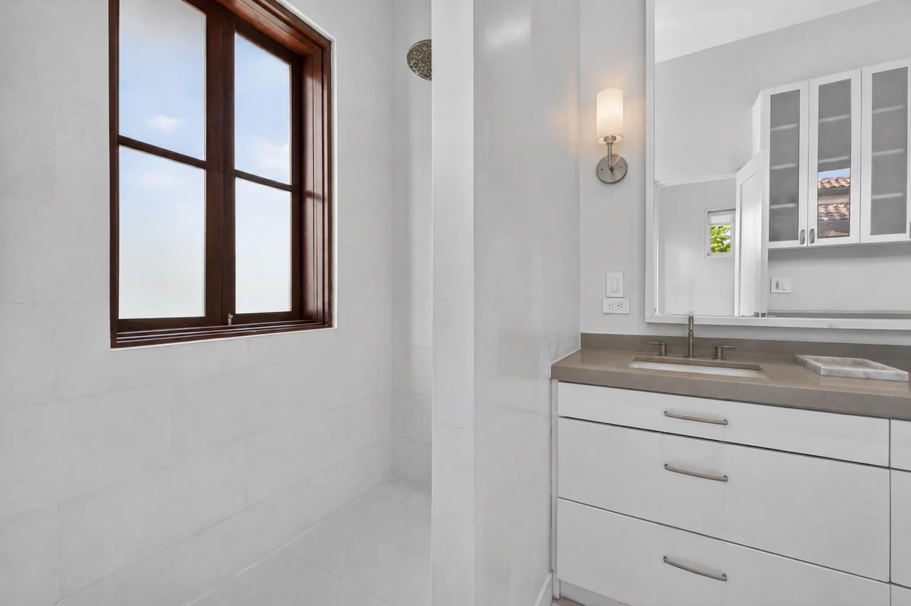 25 Paseo Del Mar: Best-Priced Beachfront Home in Las Catalinas - Gallery image 23