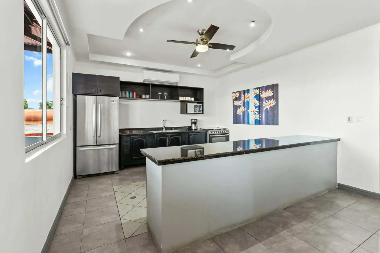 Tropical Paradise: 20-Room Private Vacation Rental Near Cocal Casino - Gallery image 3