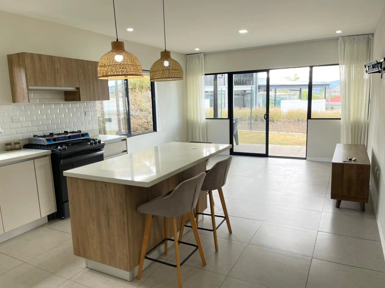 New Modern 3-Bedroom Home in Gated Community, Grecia, Alajuela with Scenic Views - Gallery image 4
