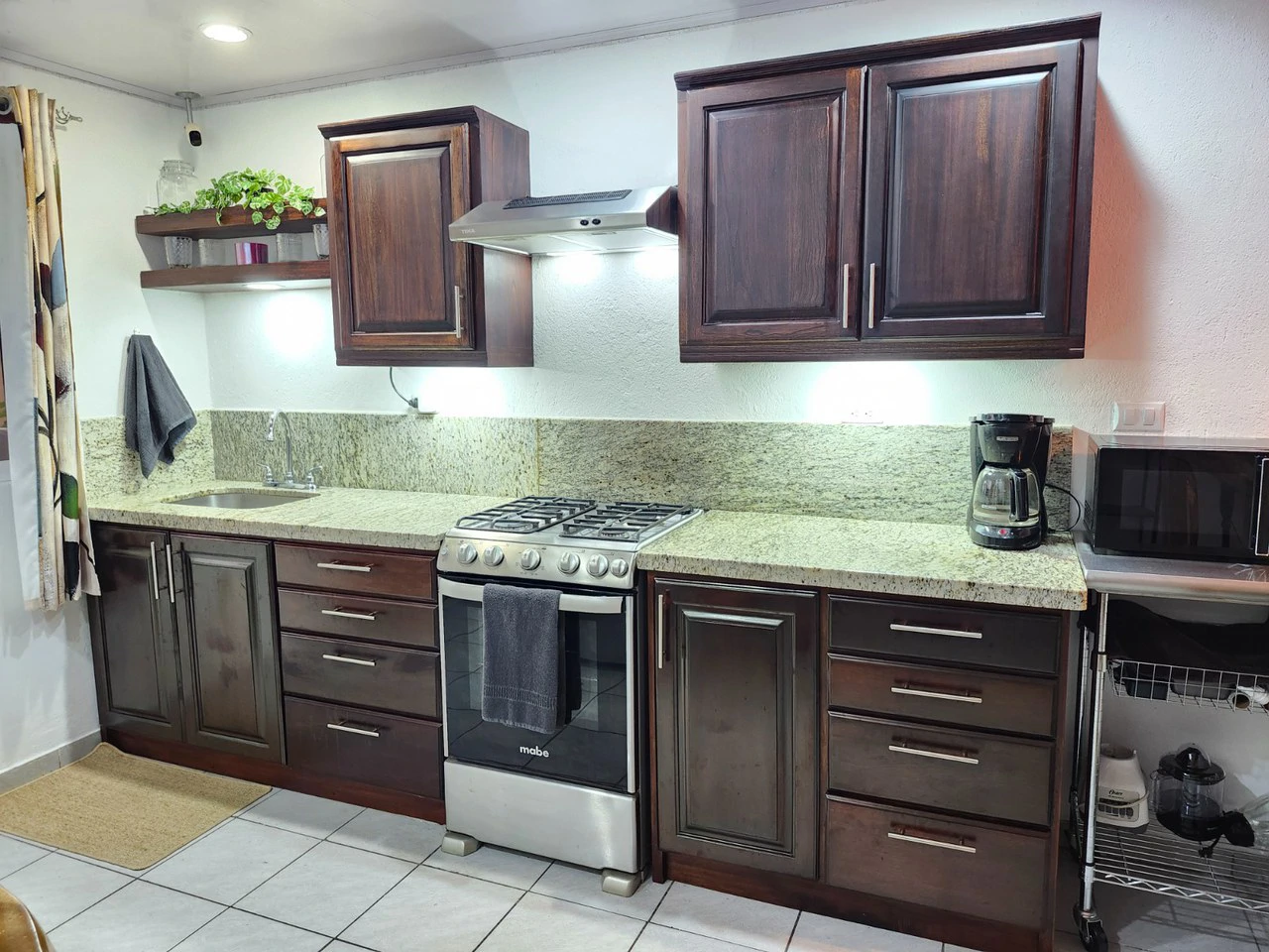 Jaco House like NEW- 4 Bedroom+Lock off Apartment - Gallery image 11