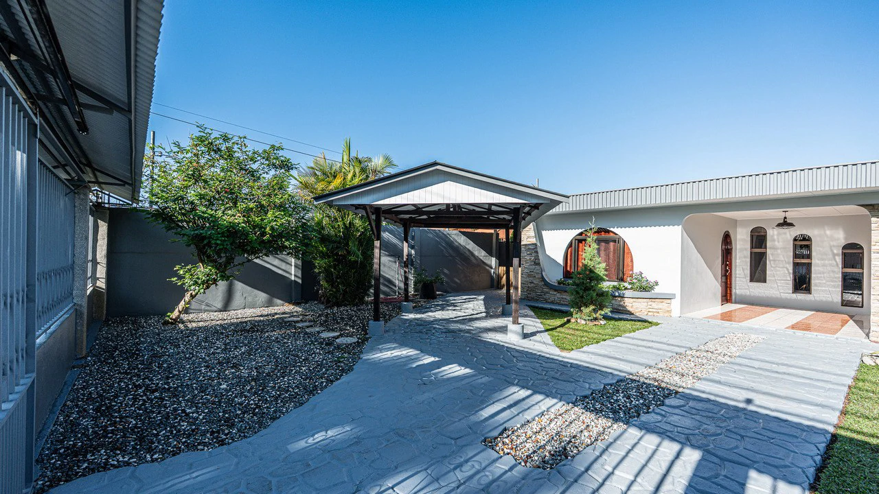 Completely Renovated 5 Bedroom Home in the Heart of San Isidro - Gallery image 4
