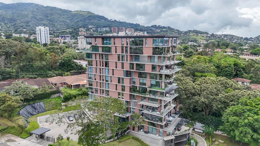 Apartment For Sale in San Rafael