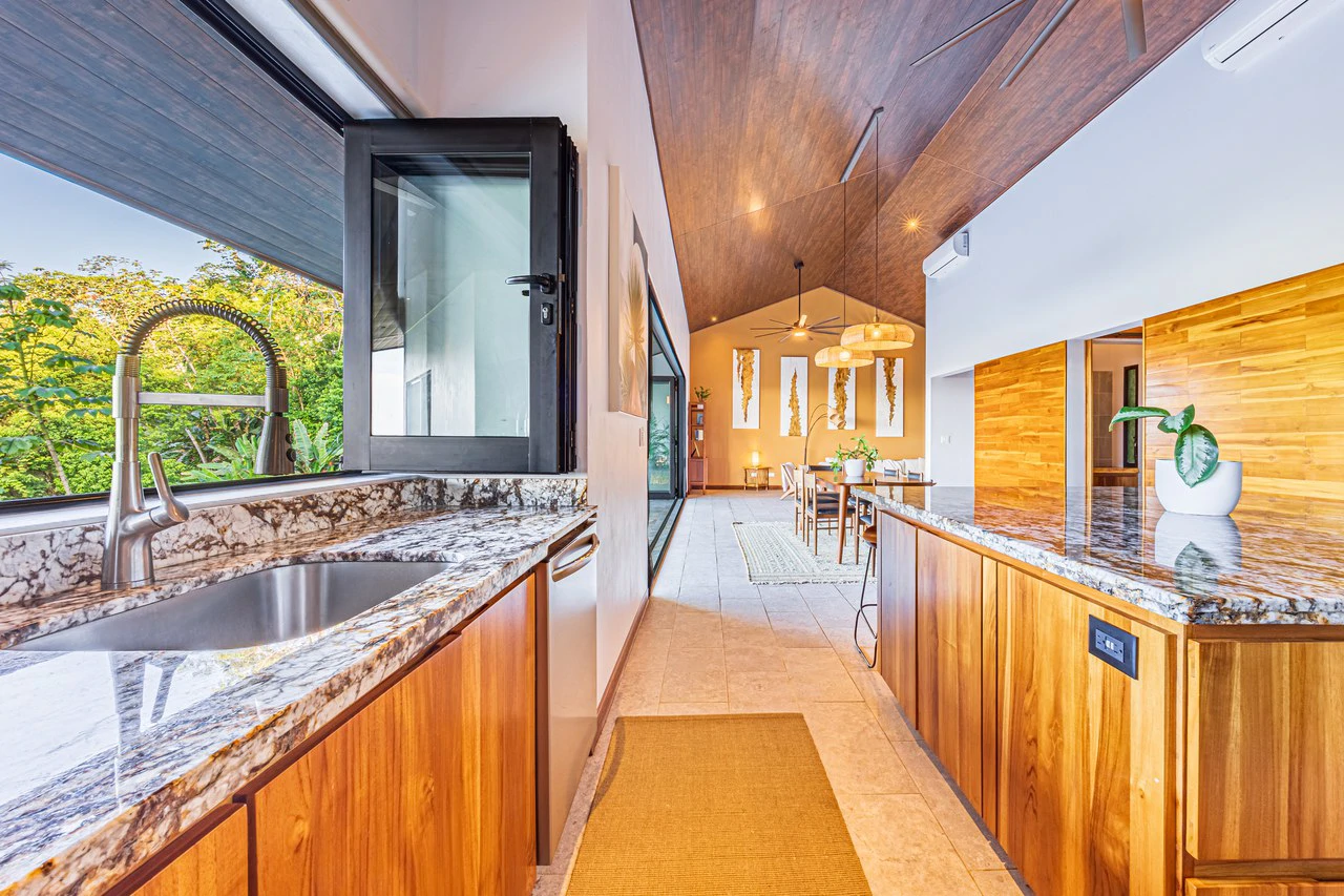 Beautiful Ocean View Casa Espiritu de la Jungla in Ojochal. Excepting Bitcoin!: Mountain House For Sale in Ojochal - Gallery image 13
