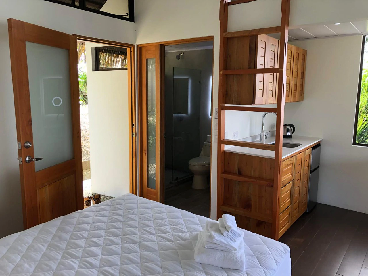 Sortisomnis: Stunning Ocean View Retreat & Rental Investment - Gallery image 12