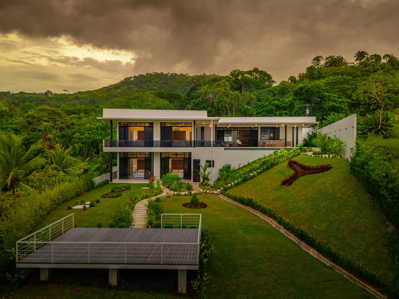 Lion's Gate Sunset Estate - Gallery image 22