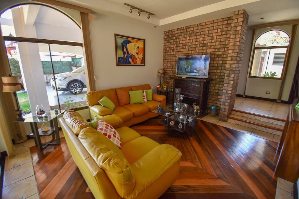 House For Sale in San Rafael - Gallery image 16