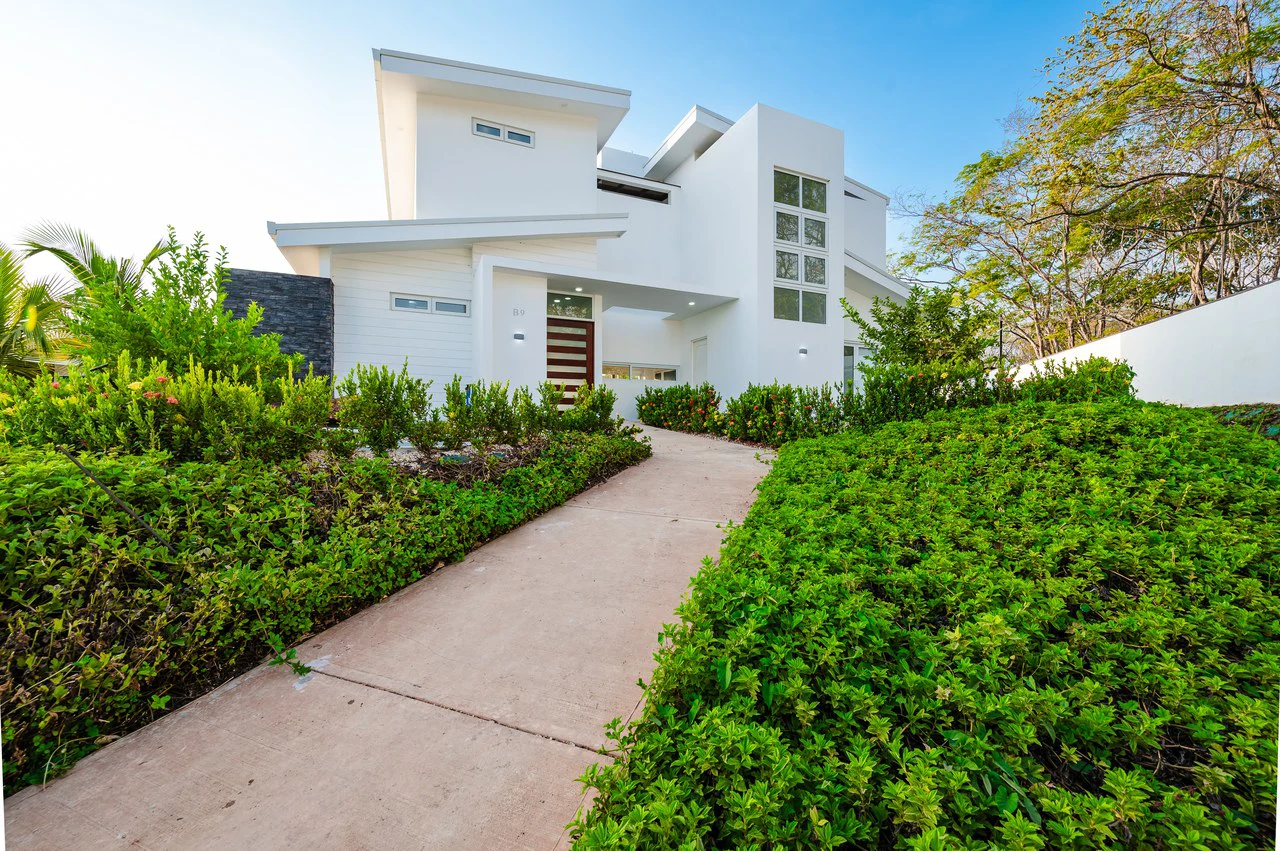 The Enclave: Ultra-Modern 5 Bedroom Villa Located Minutes From the Beach! - Gallery image 3