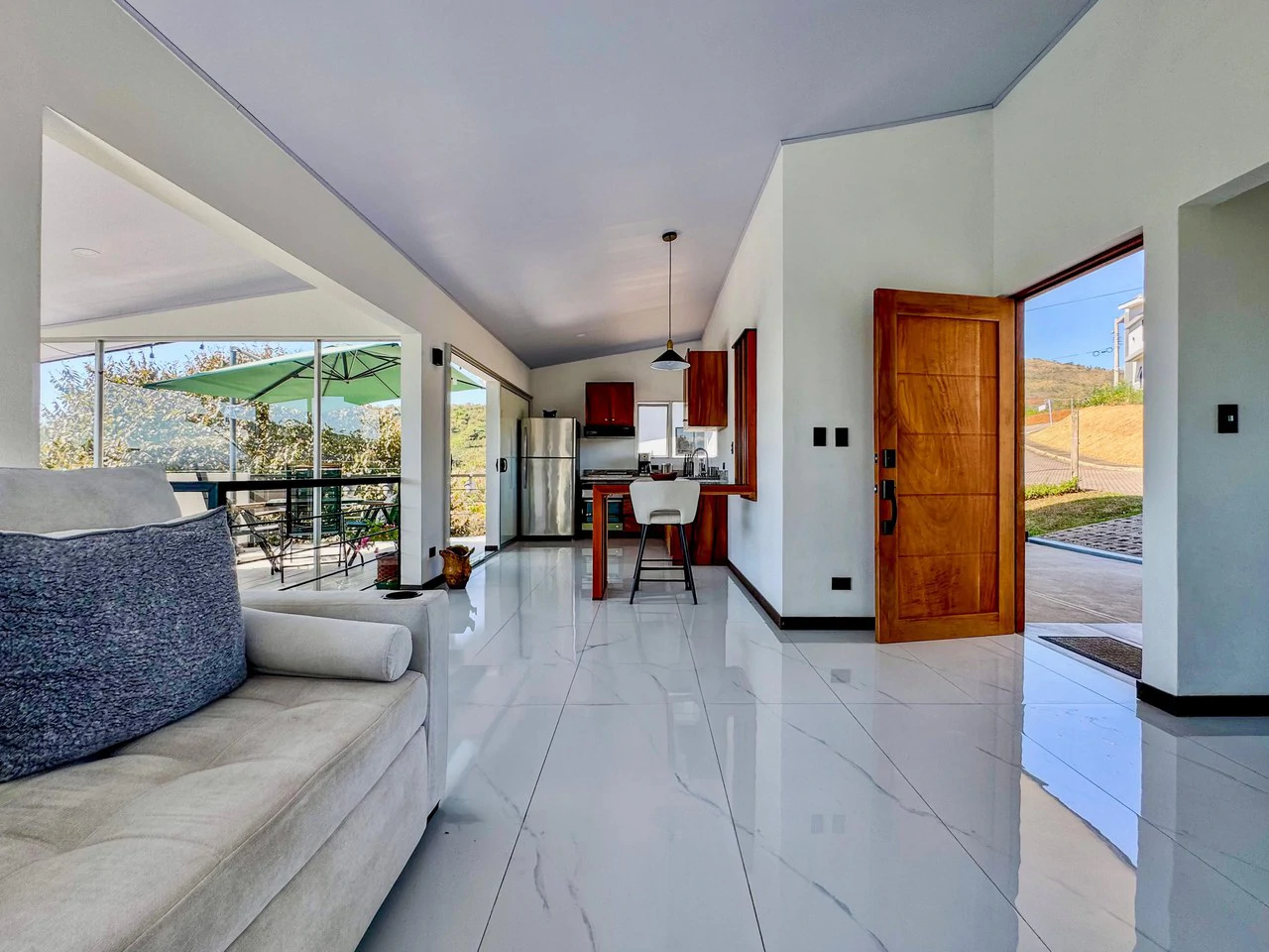 Modern House with Panoramic Views in Naranjo - Gallery image 3