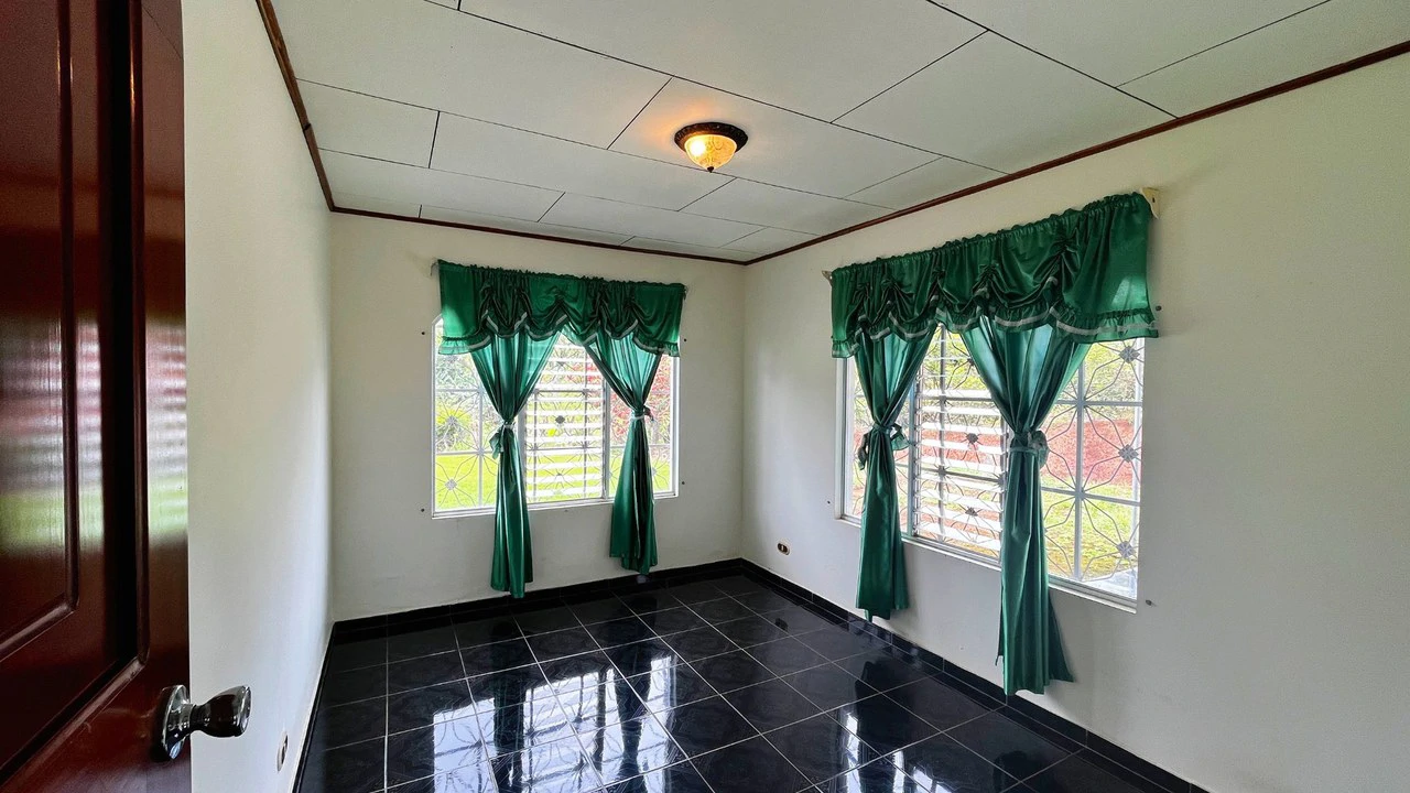 Countryside House For Sale in Cajon - Gallery image 4