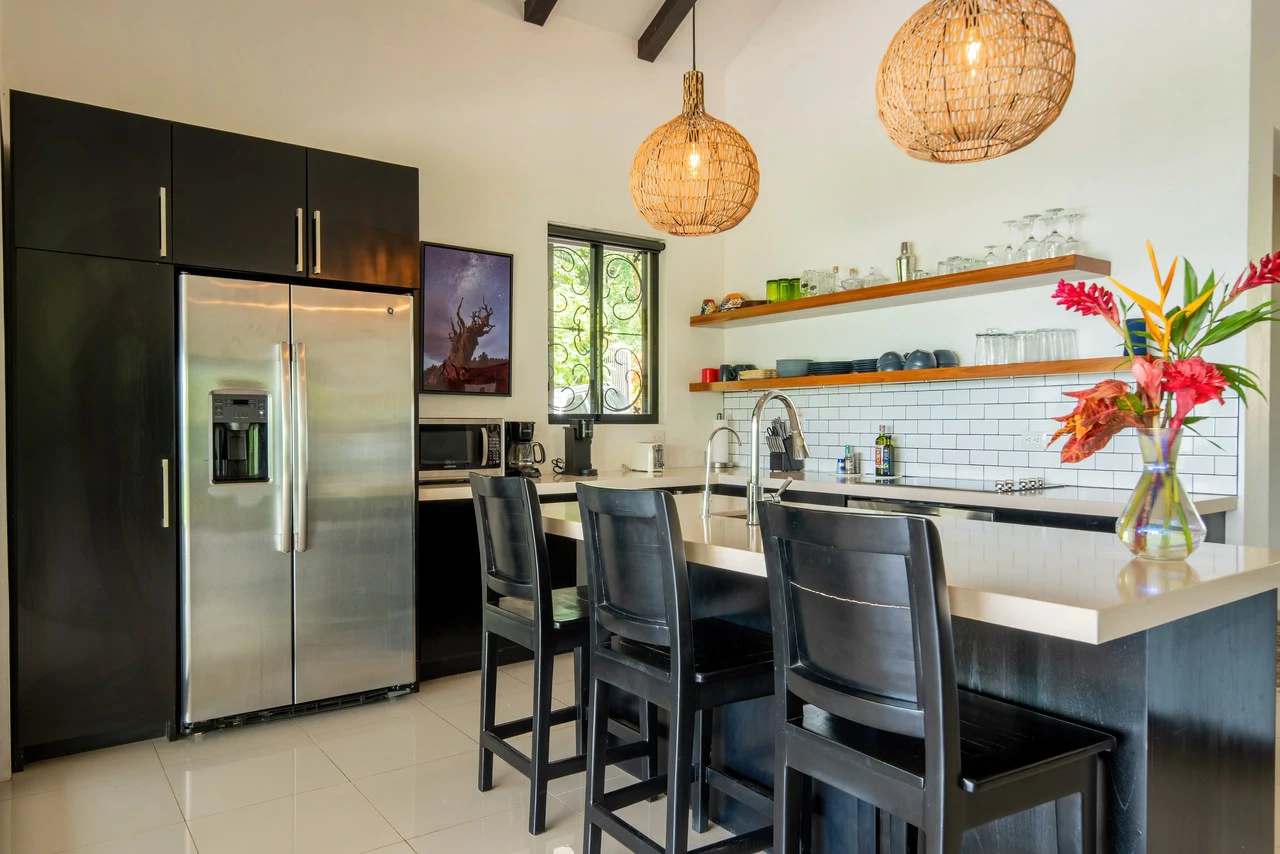 6.45 ACRES – 3 Bedroom Luxury Ocean View Home Surrounded By Vibrant Rainforest And Wildlife!!! - photo 31