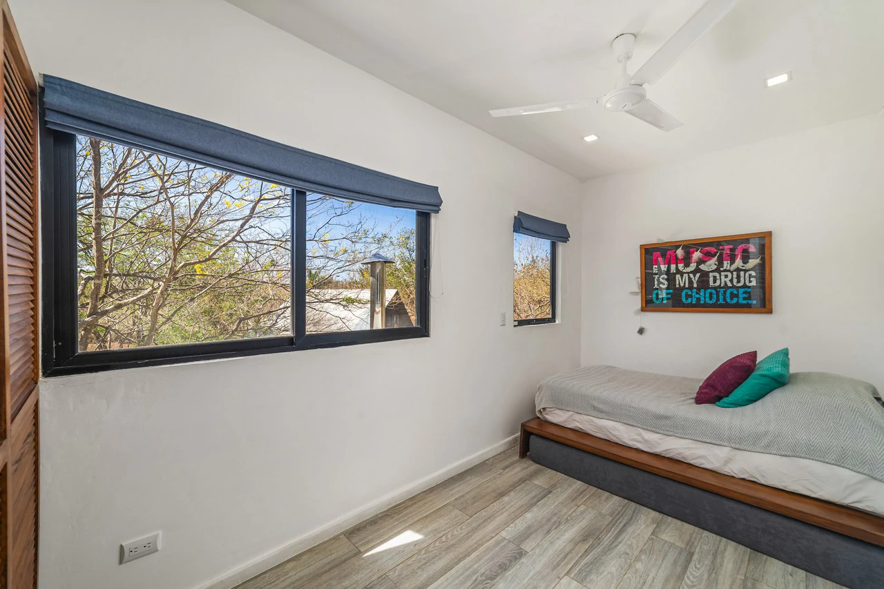 Surfside Container Home: Turnkey 2BR & Mixed-Use Potential - Gallery image 18