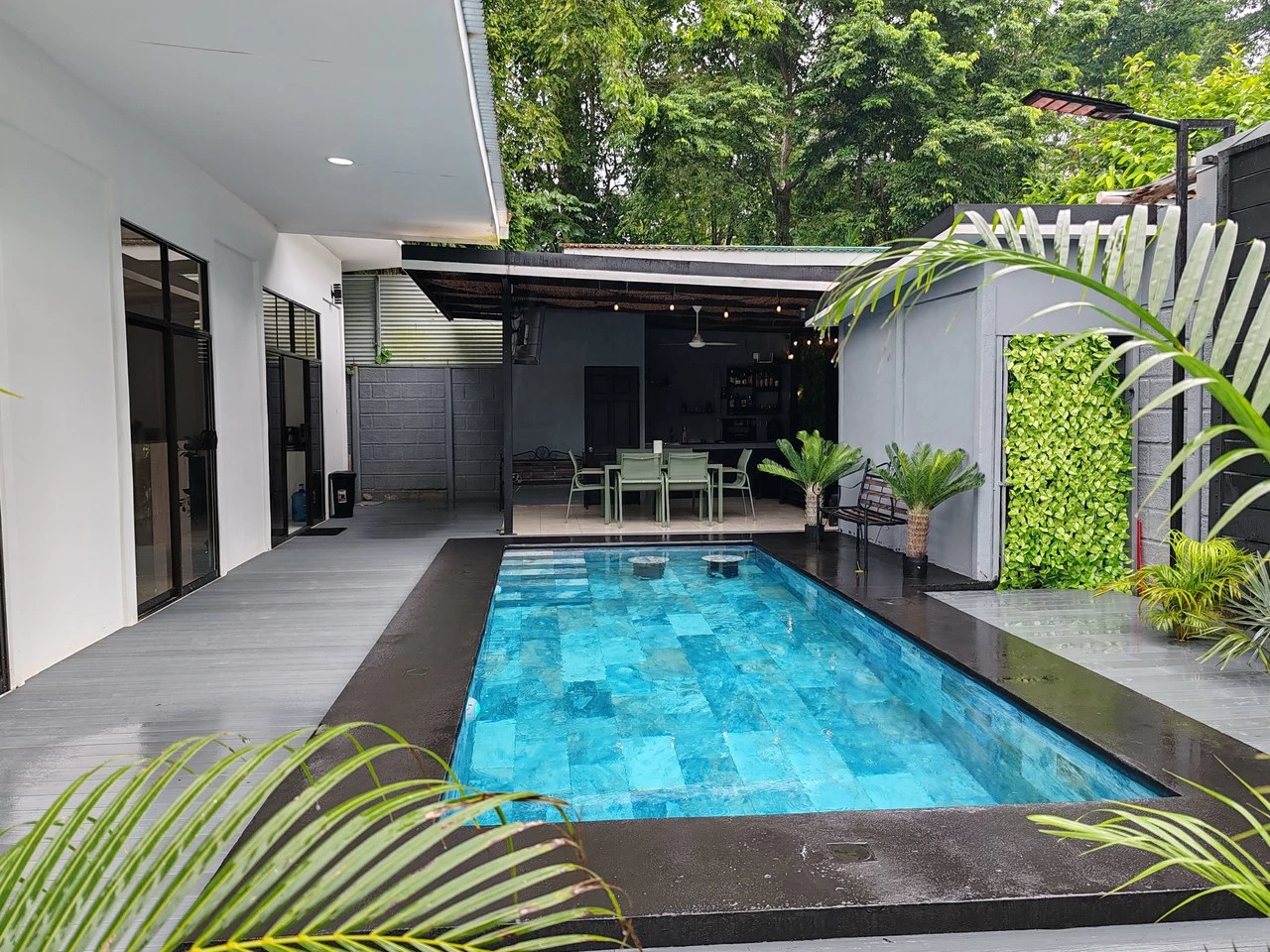 ID 994: 3 Bd 2.5 Bd home with Pool on 400m lot in Playa Negra