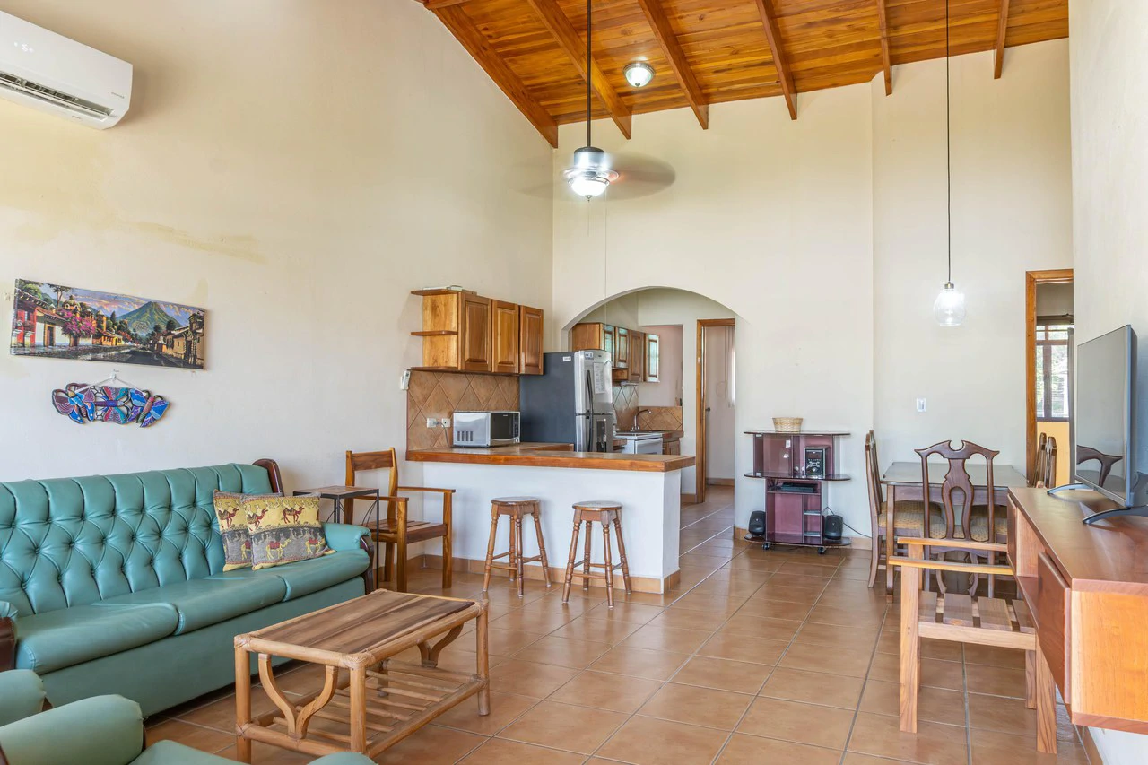 3 Bedroom Condo in the Center of Samara - Steps to the Beach - photo 3