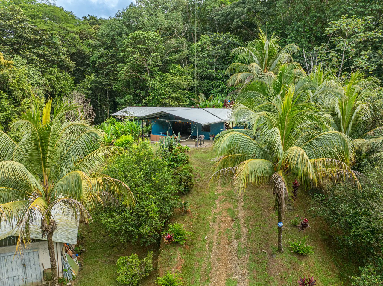 Tropical Hideaway – 7 Acres of Secluded Riverfront with a 3-Bedroom Home: Mountain House For Sale in Bahía Ballena - Gallery image 3