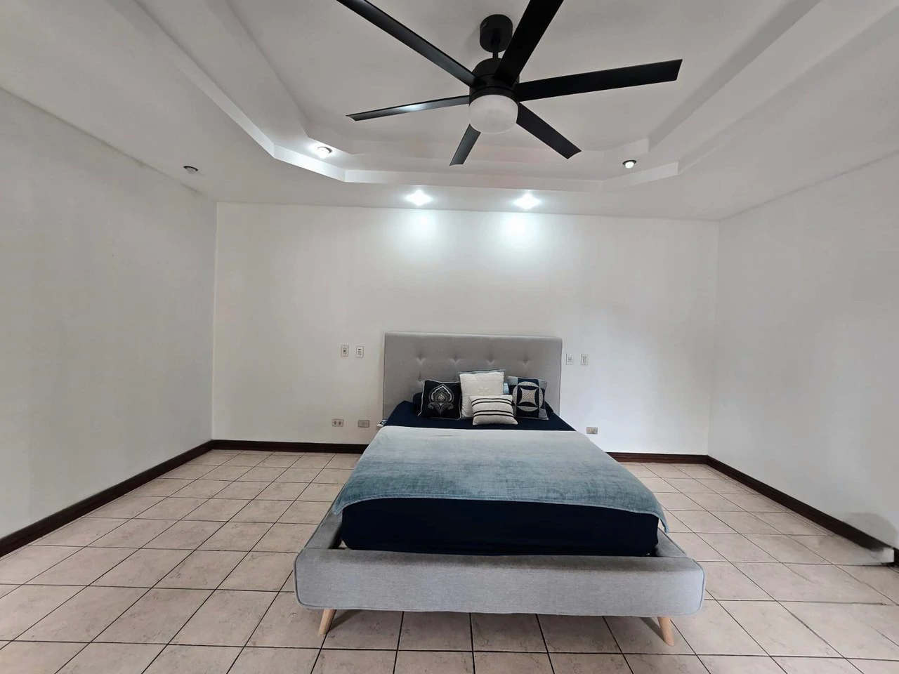 LARGE HOUSE FOR SALE IN MERCEDES NORTE, HEREDIA - Gallery image 40