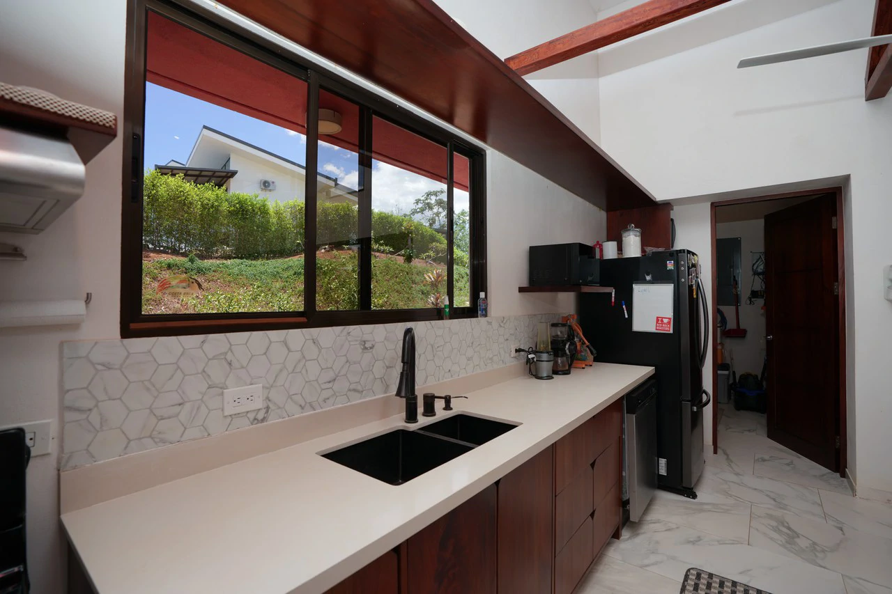 casa pacific: Exclusive Listing | Modern Ocean View Living in carrillo - photo 6