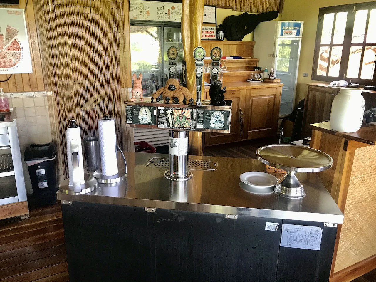 Howlers Bar n Grill: Well Established Bar and Restaurant For Sale in front of Lake Arenal. - Gallery image 6