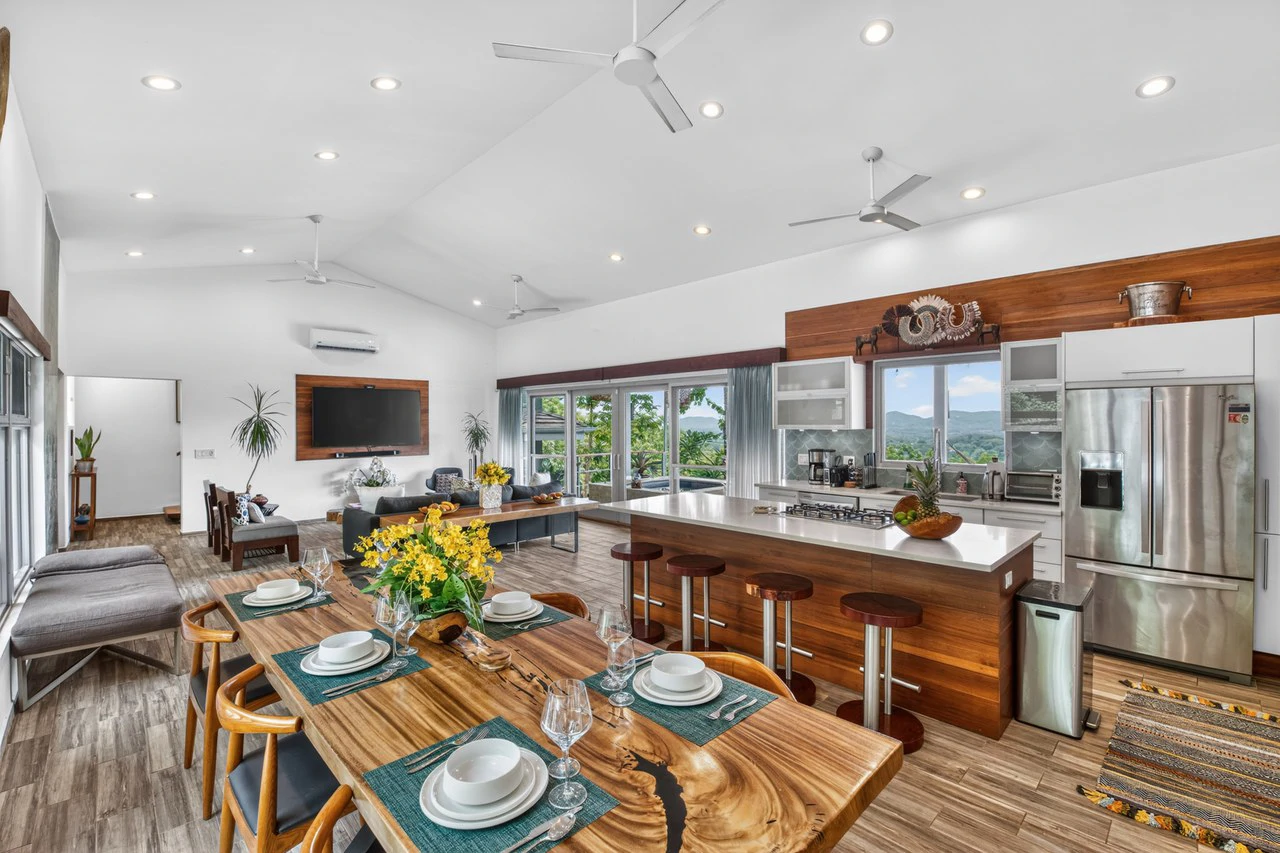 Casa Pochote: Artisan Luxury Villa in Tamarindo | Pool, Jacuzzi & Langosta Beach Club Membership Included - Gallery image 10