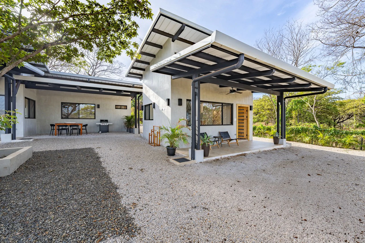 Casa Serena: Modern Villa with Pool and Guest House - Gallery image 4