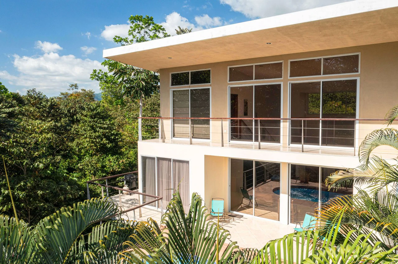 Casa Fox Las Palmas: Mountain House For Sale in Quepos - Gallery image 2