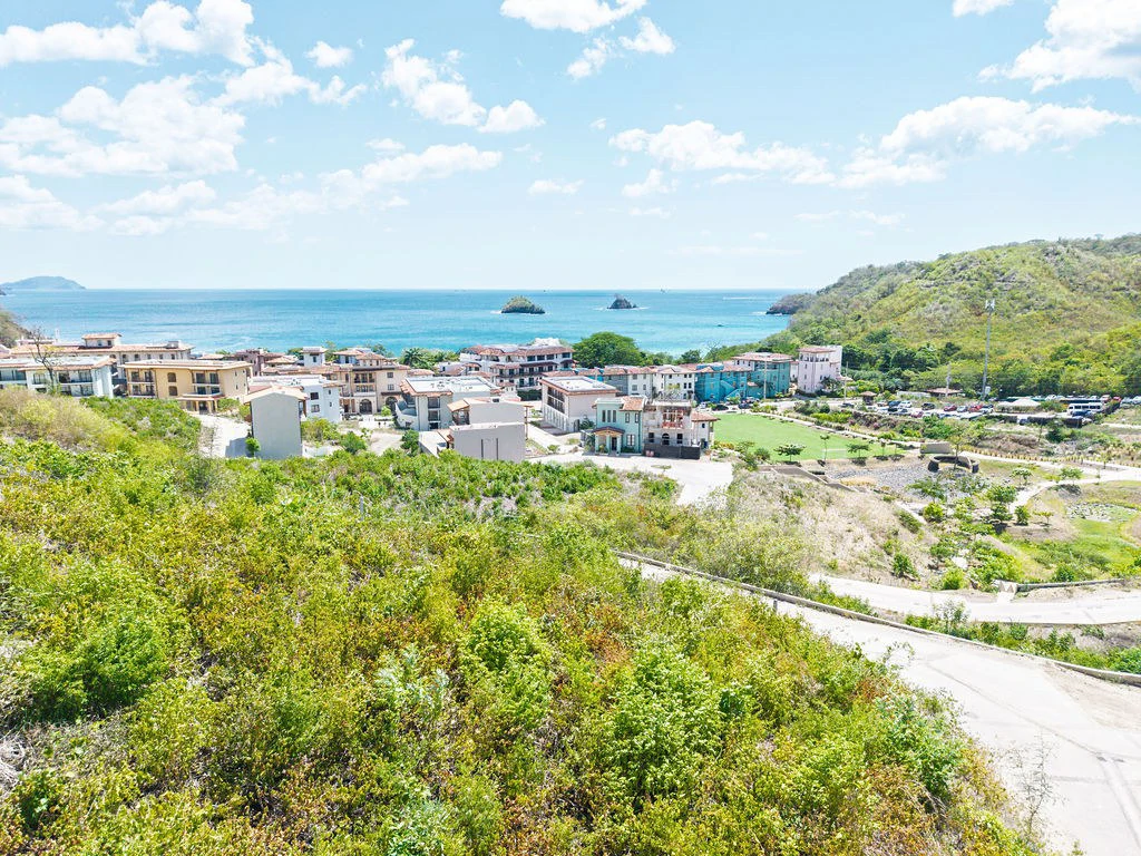 El Prado Lot 96: Build Your Dream Home with Ocean Views in Las Catalinas - photo 3