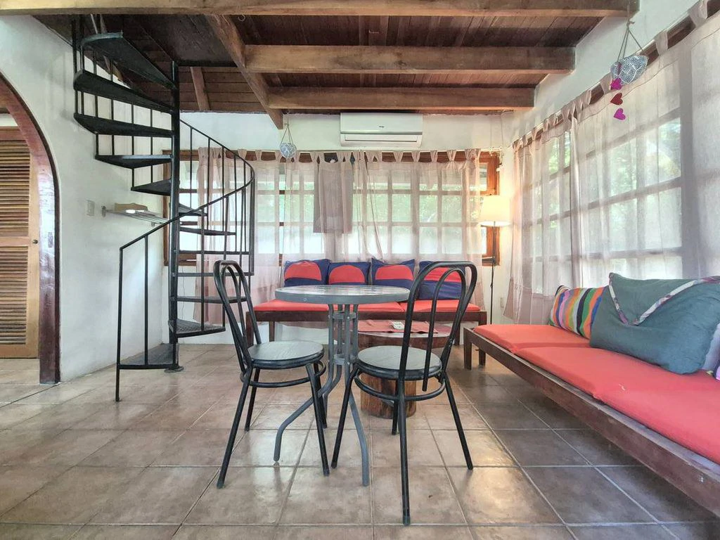 Casa Verde Norouz: Renovated 2-Bedroom Home with Independent Guest Cottage Just 3 Minutes from Sámara - Gallery image 31