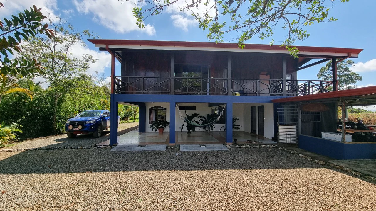 CASA SANTA ELENA: BEAUTIFUL HOUSE FOR SALE, WITH AMAZING VIEWS, 4 BDRM IN THE HEART OF SANTA ELENA - Gallery image 20