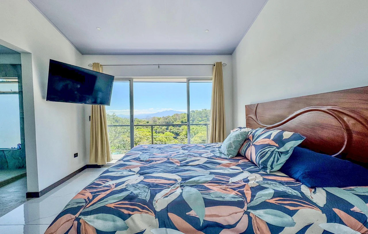 Modern House with Panoramic Views in Naranjo - Gallery image 12