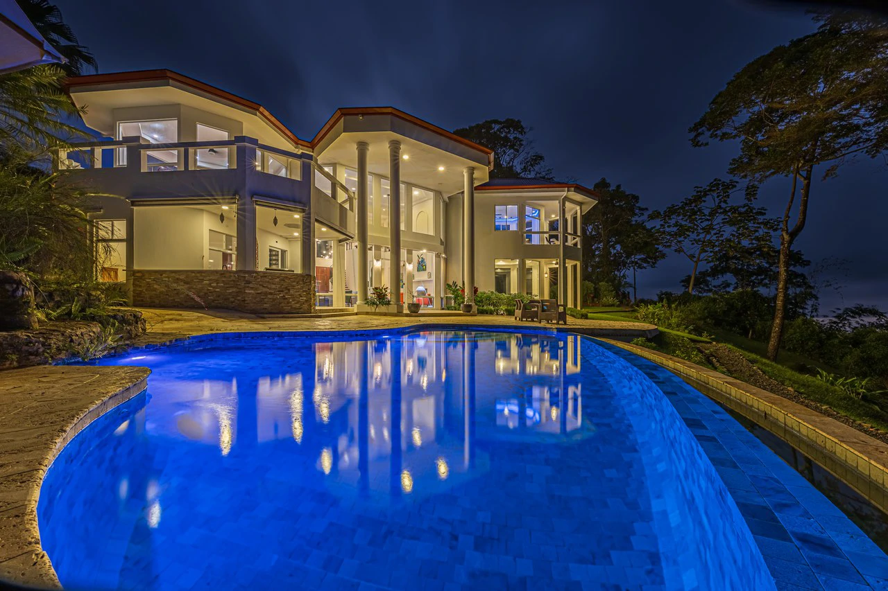 17 ACRES – 5 Bedroom Grand Estate, Guest House, SPECTACULAR VIEWS!!!