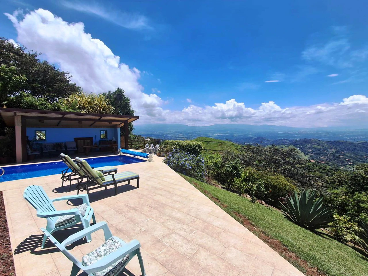 Casa Pristine Elegance: A Rare Costa Rican Estate with Unobstructed City-to-Ocean Views! - photo 3