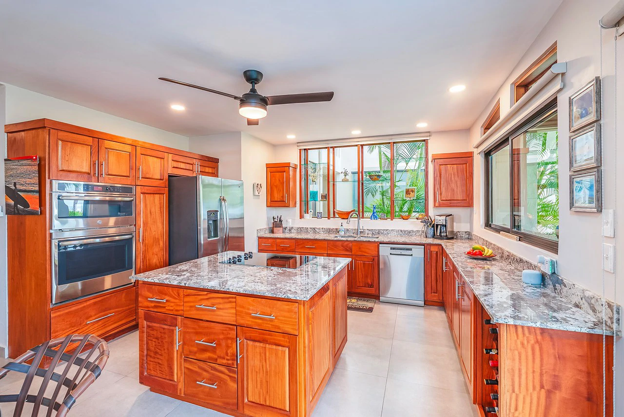 Las Brisas #15: Beachfront Condo With Luxury Upgrades & Unparalleled View - Gallery image 10