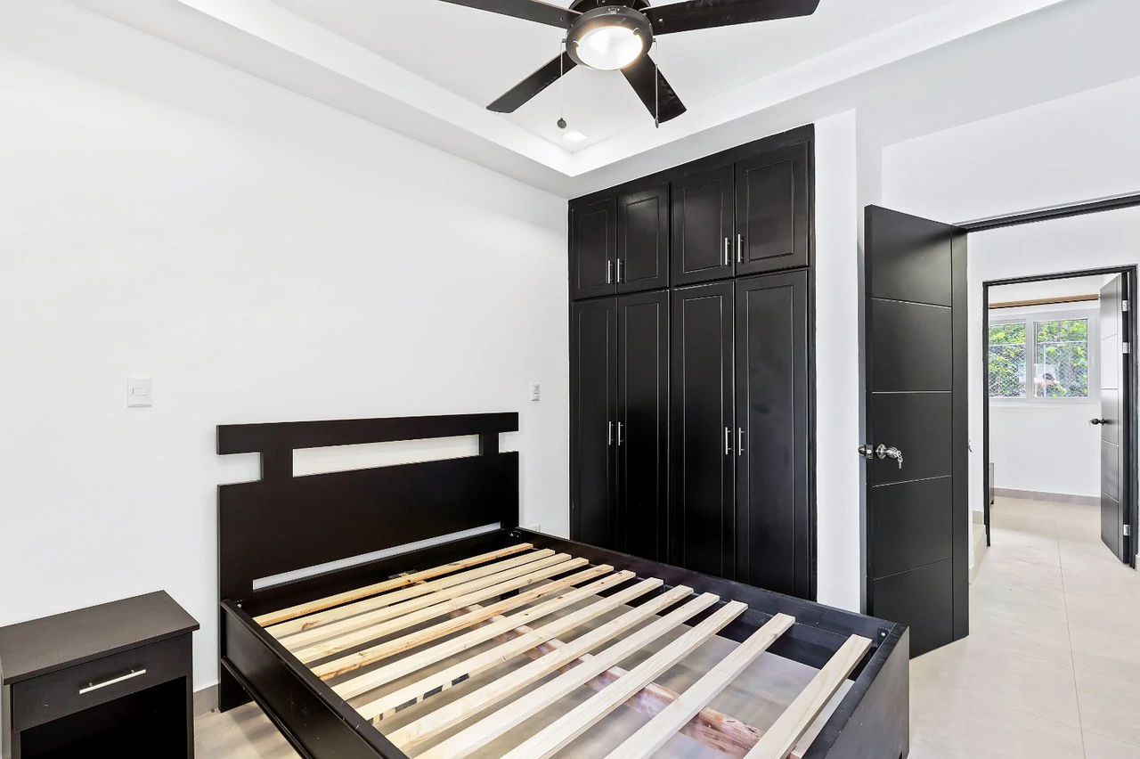 Jacarandas #22: Modern Townhome with Amenities Just Minutes from the Beach - Gallery image 7