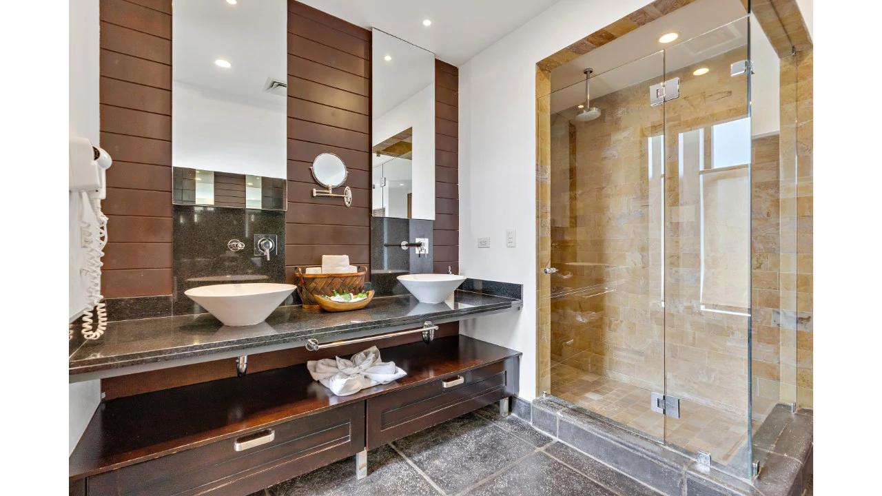 Penthouse: Live in the number one luxury development with private beach in the national reserve of Manuel Antonio - Gallery image 12