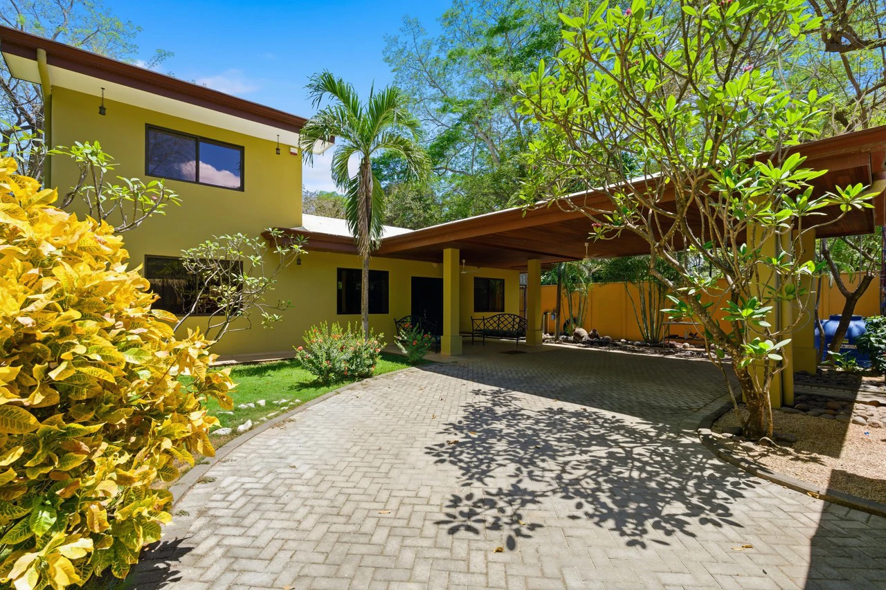 Casa Plumeria: Tropical 4-Bedroom Retreat with Pool Just Steps to Potrero Beach - Gallery image 26