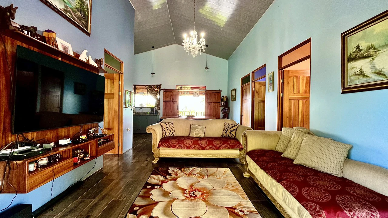 Mountain and Countryside House For Sale in Daniel Flores - Gallery image 4