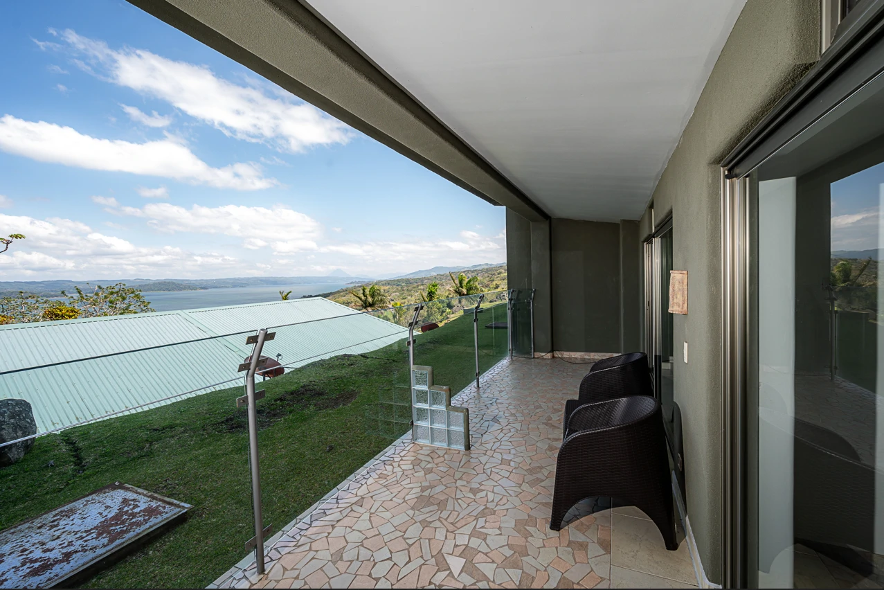 SELLER FINANCING AVAILABLE ! Luxurious Gated Condominium Community - Gallery image 17