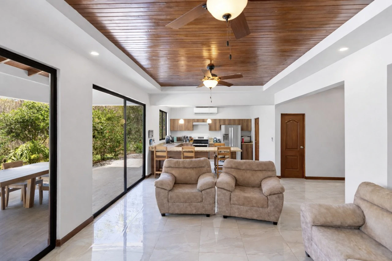 Modern-Style Home with Pool in Gated Community Near Tamarindo - photo 7