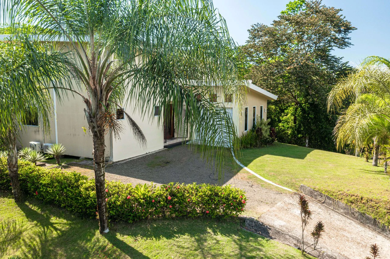 Casa Fox Las Palmas: Mountain House For Sale in Quepos - Gallery image 4