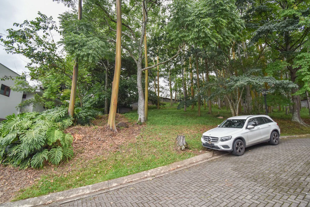 Terreno de 1340.21m2 en Condominio Hacienda Cocoy: Home Construction Site For Sale in Guachipelín - Gallery image 5